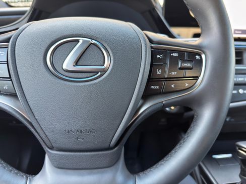 Used 2025 Lexus ES 300h w/ Premium Package FWD image 26