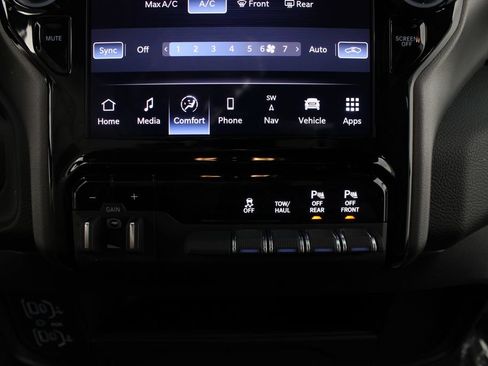 Used 2026 RAM 2500 Big Horn AWD/4WD image 6