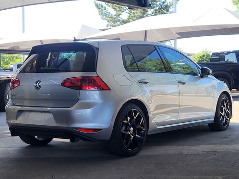 Used 2017 Volkswagen Golf 4-Door FWD image 5