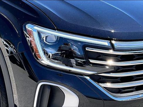 Certified 2024 Volkswagen Atlas SE FWD image 12