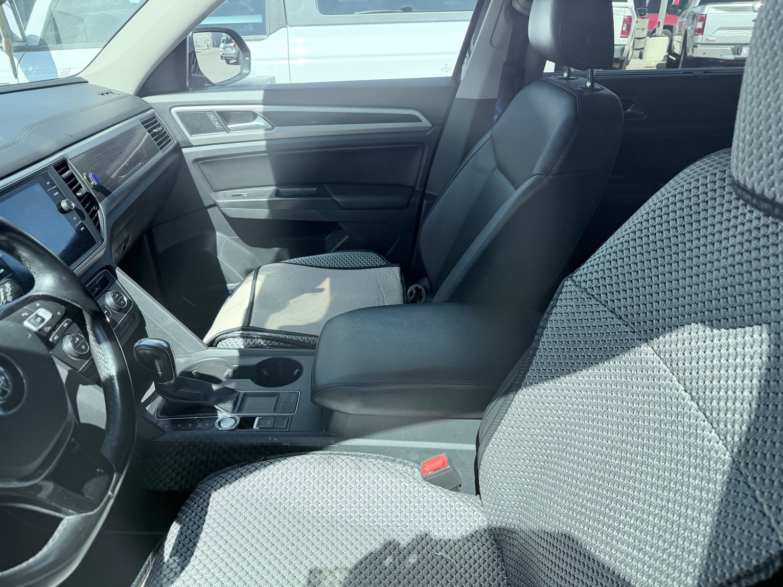 Used 2018 Volkswagen Atlas SE FWD image 2