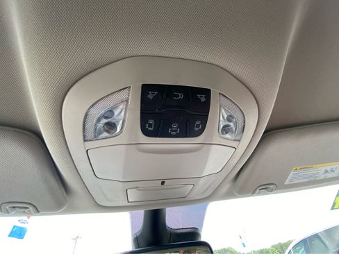 Used 2024 Chrysler Pacifica Touring-L FWD image 35
