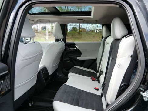 Used 2025 Mitsubishi Outlander SE AWD/4WD image 11