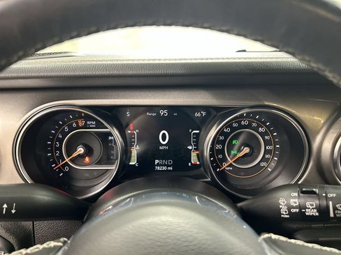 Used 2019 Jeep Wrangler Unlimited Sahara AWD/4WD image 13