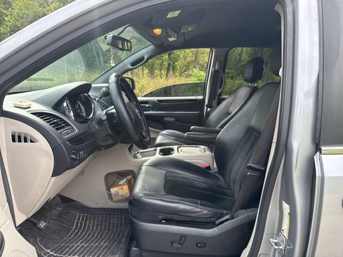 Used 2017 Dodge Grand Caravan SXT FWD image 10