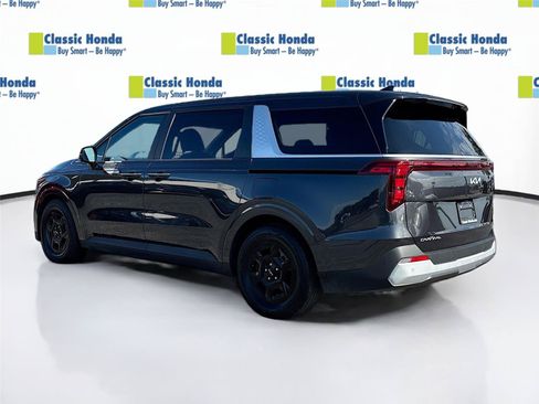 Used 2025 Kia Carnival FWD image 5