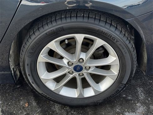 Used 2020 Ford Fusion SE image 11