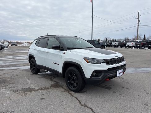 Used 2023 Jeep Compass Trailhawk image 1