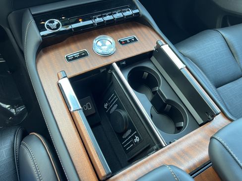 New 2027 Lincoln Navigator Black Label AWD/4WD image 15