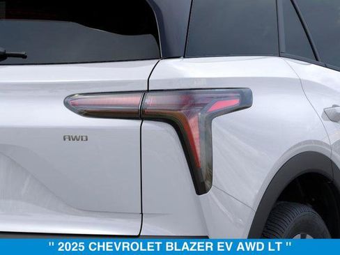 New 2025 Chevrolet Blazer EV LT AWD/4WD image 11