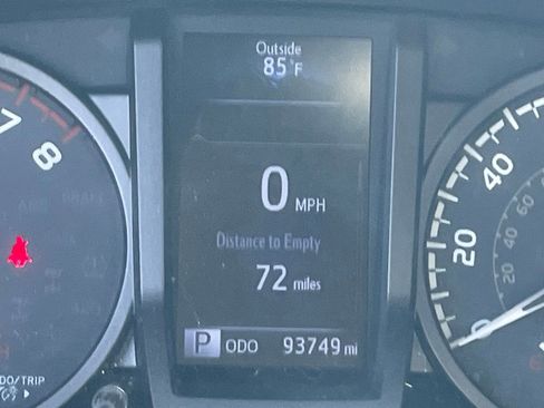 Used 2019 Toyota Tacoma TRD Off-Road w/ Technology Package image 12