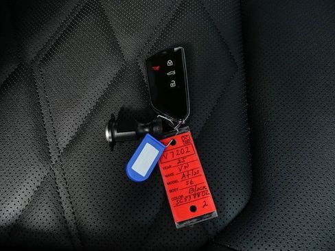 Certified 2025 Volkswagen Atlas SE image 34