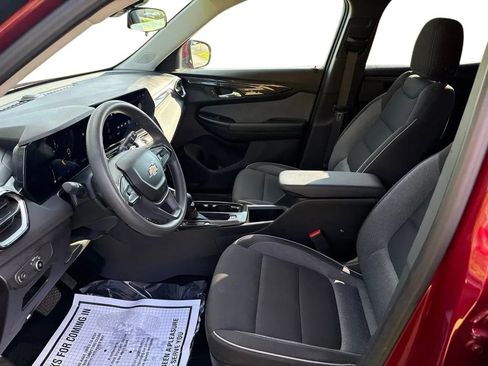 Used 2025 Chevrolet TrailBlazer LT FWD image 12