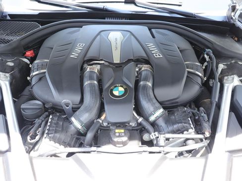 Used 2018 BMW 750i RWD image 35