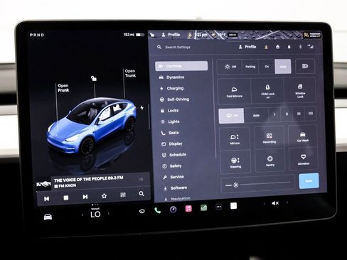 Used 2023 Tesla Model Y Long Range AWD/4WD image 23