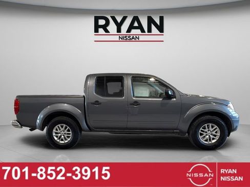 Used 2017 Nissan Frontier SV image 18