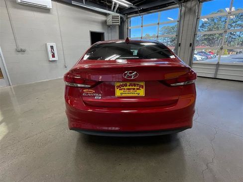 Used 2017 Hyundai Elantra SE w/ Cargo Package image 4