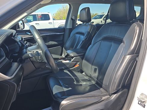 Used 2021 Jeep Grand Cherokee L Limited AWD/4WD image 16