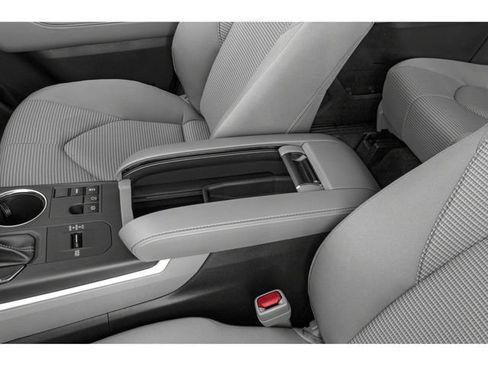 Used 2024 Toyota Highlander Limited AWD/4WD image 9