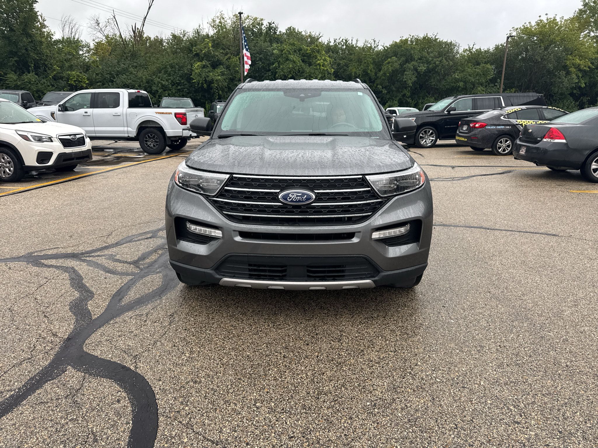 Used 2024 Ford Explorer XLT w/ Equipment Group 202A AWD/4WD image 2
