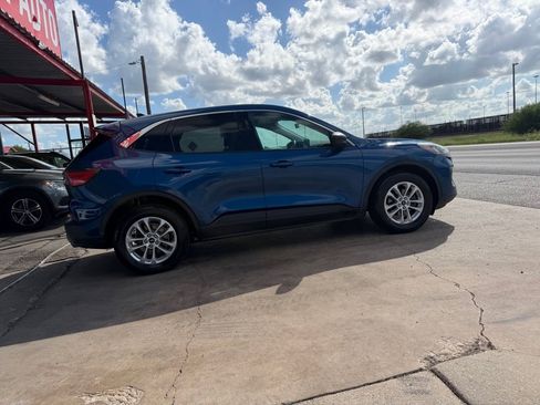 Used 2022 Ford Escape SE FWD image 13