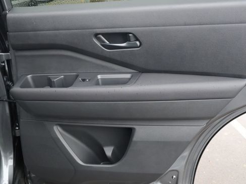 Used 2025 Nissan Pathfinder S image 28