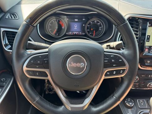 Used 2020 Jeep Cherokee Overland w/ Technology Group AWD/4WD image 27