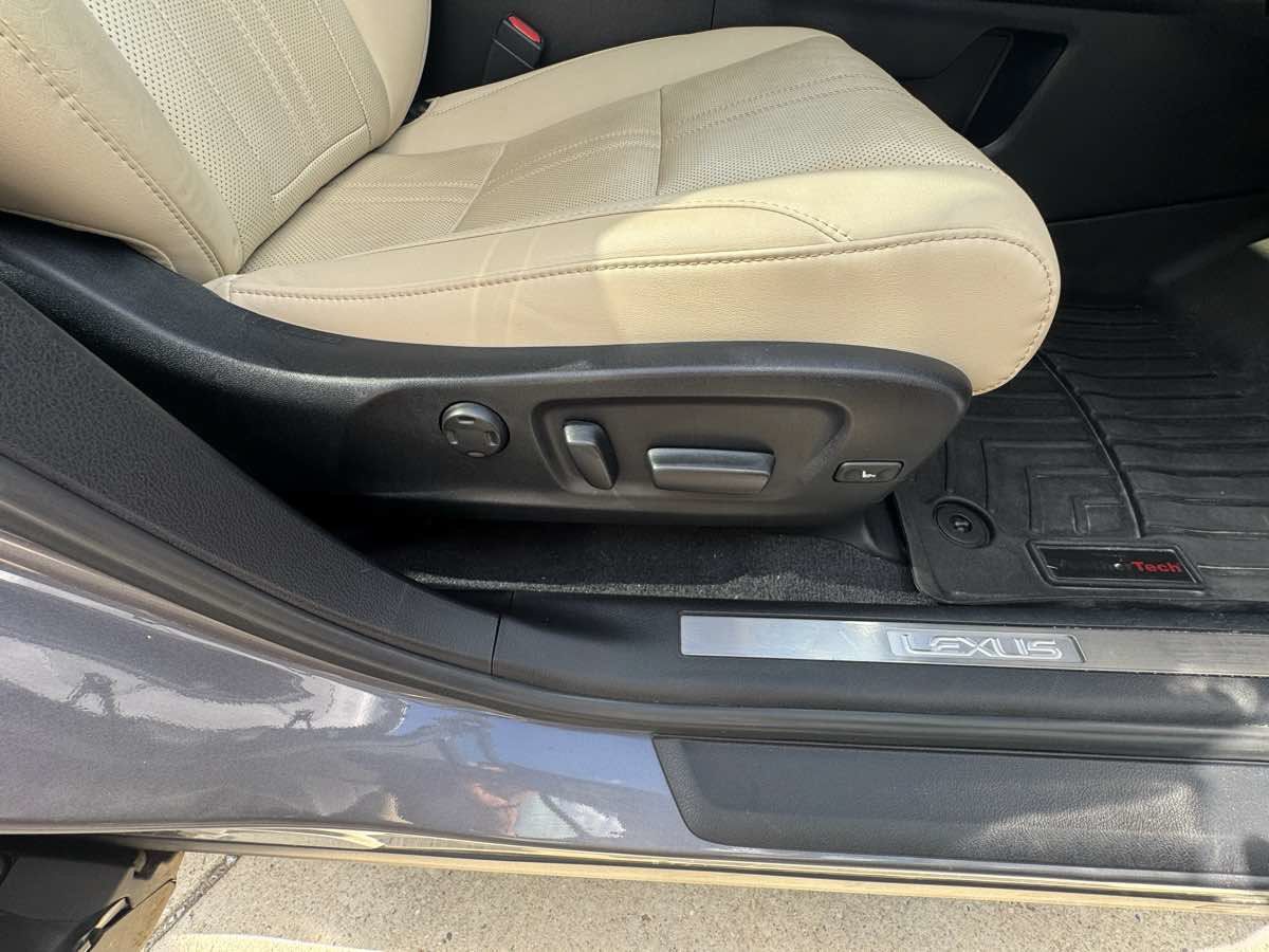 Used 2021 Lexus RX 350L Luxury w/ Accessory Package FWD image 20