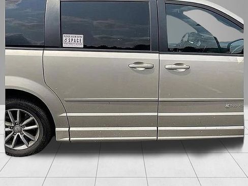 Used 2014 Dodge Grand Caravan R/T w/ Safety Sphere Group FWD image 11