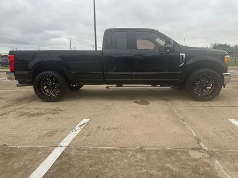 Used 2017 Ford F250 XLT w/ XLT Value Package RWD image 4