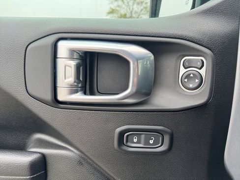 Used 2024 Jeep Gladiator Sport image 5