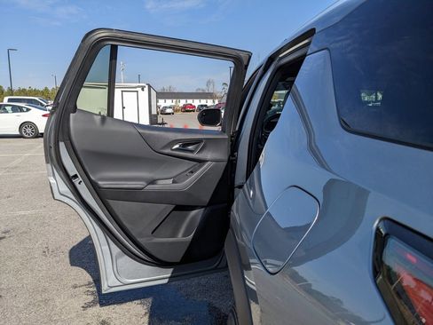 Used 2025 Chevrolet Equinox LT w/ Convenience Package II image 54