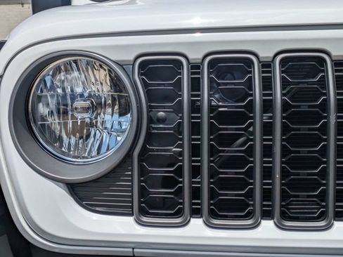 Used 2025 Jeep Wrangler Unlimited Sport AWD/4WD image 10