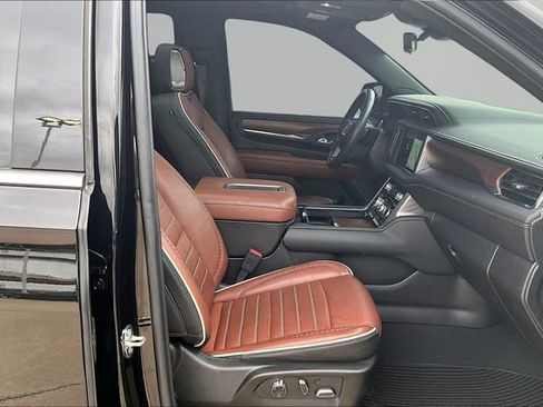 Used 2024 GMC Yukon Denali Ultimate AWD/4WD image 7