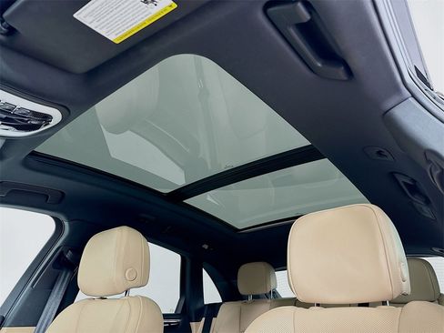 Used 2025 Porsche Macan image 23