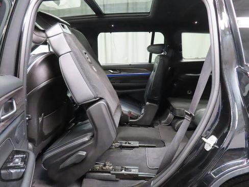 Used 2024 Jeep Grand Cherokee L Overland w/ Luxury Tech Group IV AWD/4WD image 57