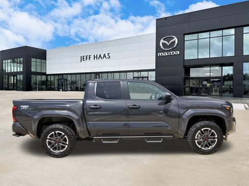 Used 2025 Toyota Tacoma TRD Sport AWD/4WD image 5