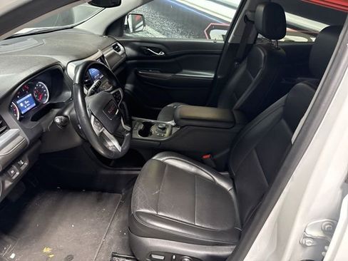 Used 2023 GMC Acadia SLT image 4