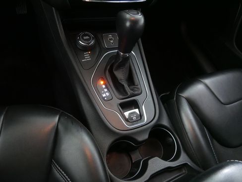 Used 2019 Jeep Cherokee Latitude Plus image 24