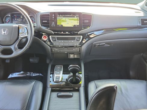 Used 2019 Honda Pilot Touring image 12