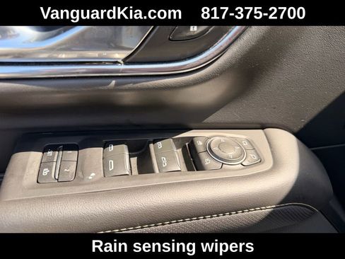 Used 2023 Chevrolet Suburban Premier image 18