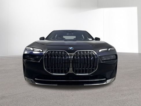 Used 2023 BMW i7 xDrive60 image 26