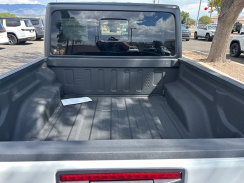 Used 2025 Jeep Gladiator Mojave w/ Convenience Group AWD/4WD image 31