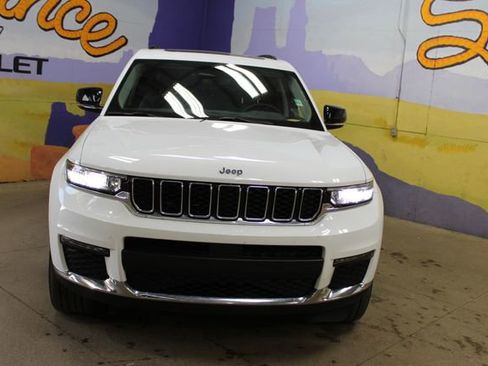 Used 2023 Jeep Grand Cherokee L Limited AWD/4WD image 3