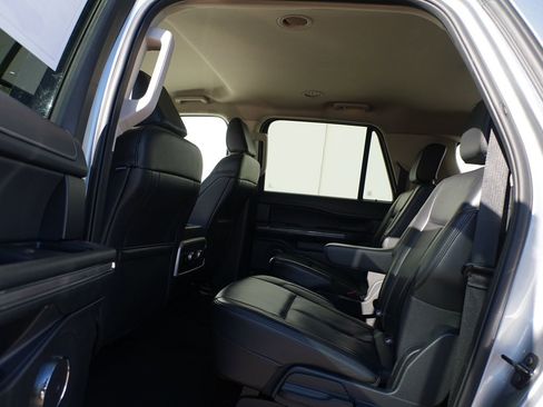 Used 2024 Ford Expedition Max XLT image 19