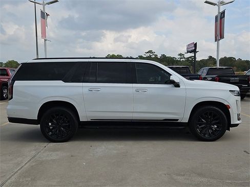 Used 2023 Cadillac Escalade ESV Premium Luxury image 9