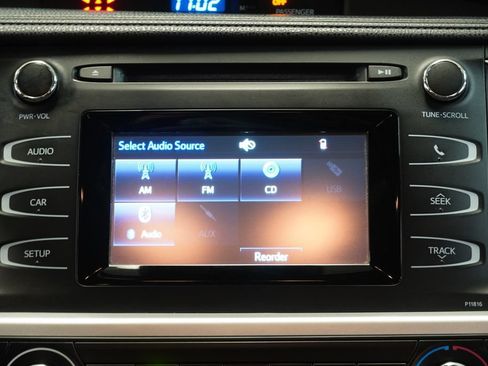 Used 2019 Toyota Highlander LE AWD/4WD image 20