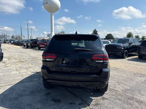 Used 2018 Jeep Grand Cherokee Altitude AWD/4WD image 7