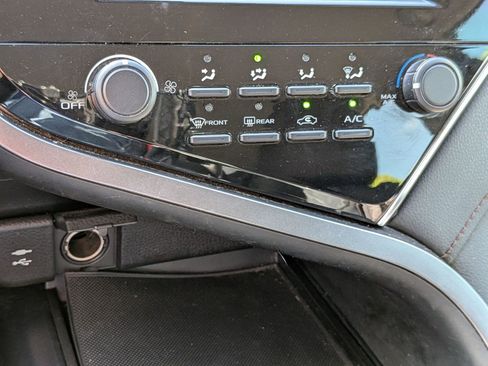 Used 2018 Toyota Camry LE image 24