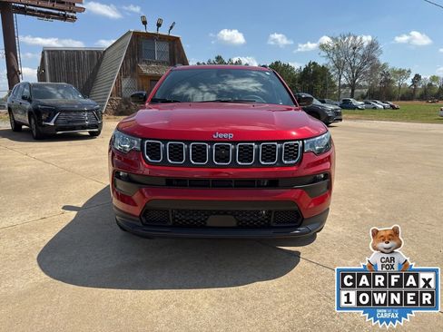 Used 2025 Jeep Compass Latitude w/ Sun & Sound Group image 2